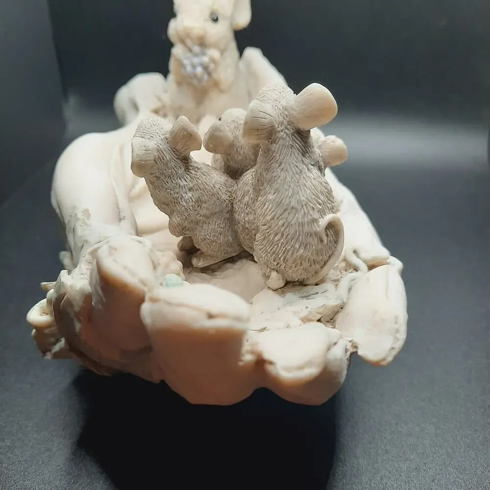 Vintage United Design Corp 1998 Mice On Garden Glove Figurine
